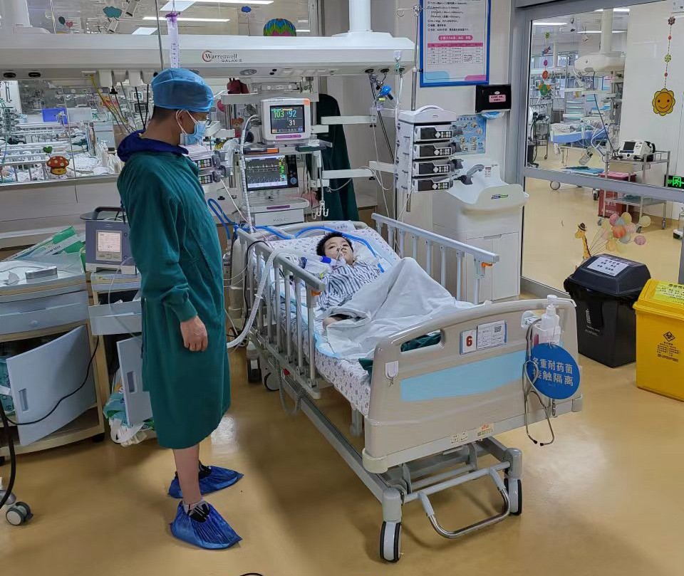 高安市跨省救护车出租公司